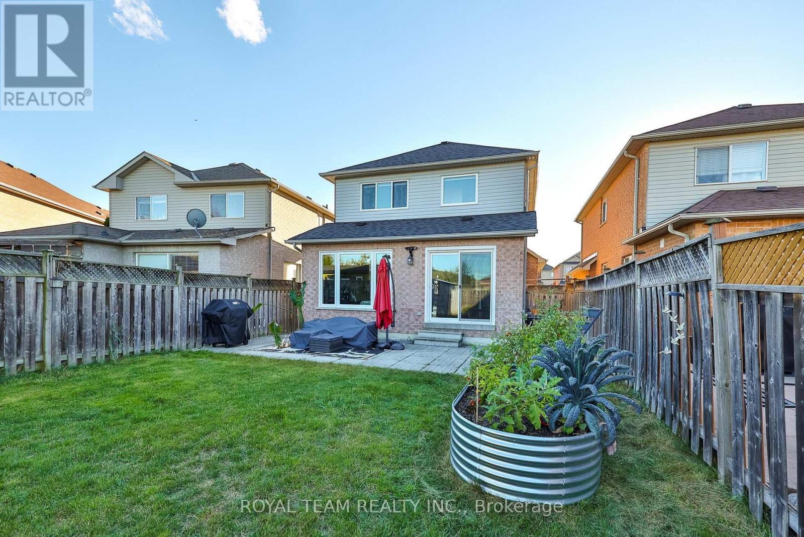 40 Emily Carr Crescent Property Photo 34