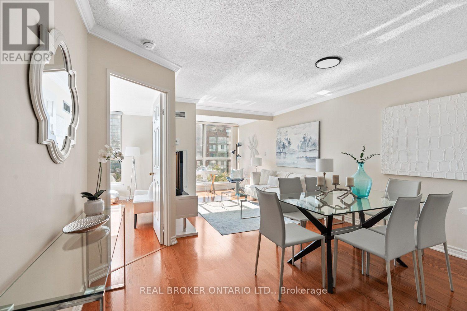 747 - 24 SOUTHPORT STREET Property Photo 1