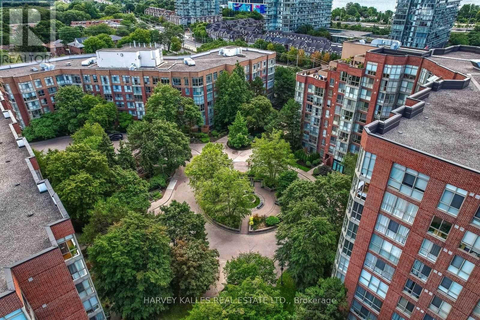 521 - 20 Southport Street Property Photo 28