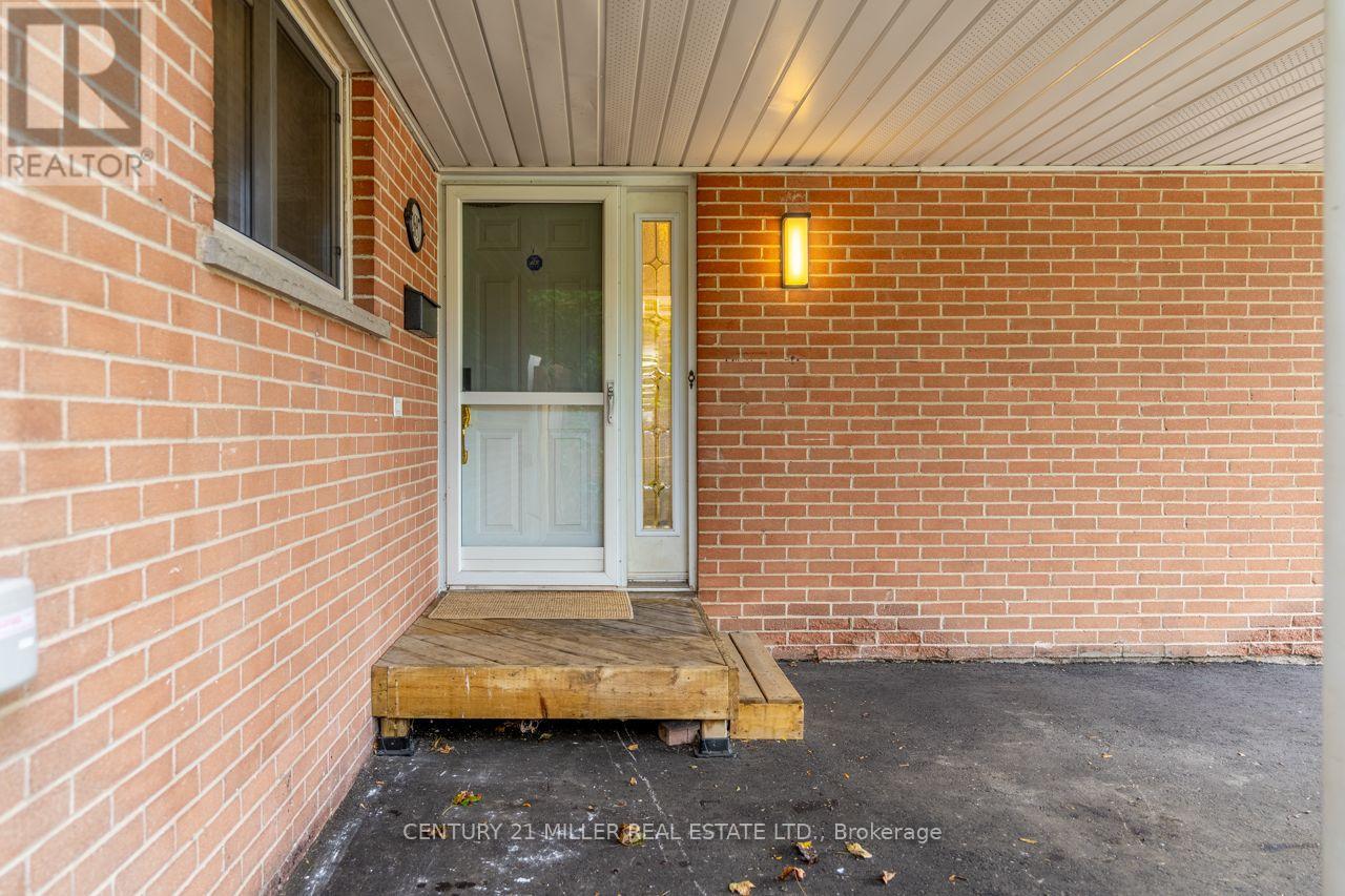 2697 Hollington Crescent Property Photo 2