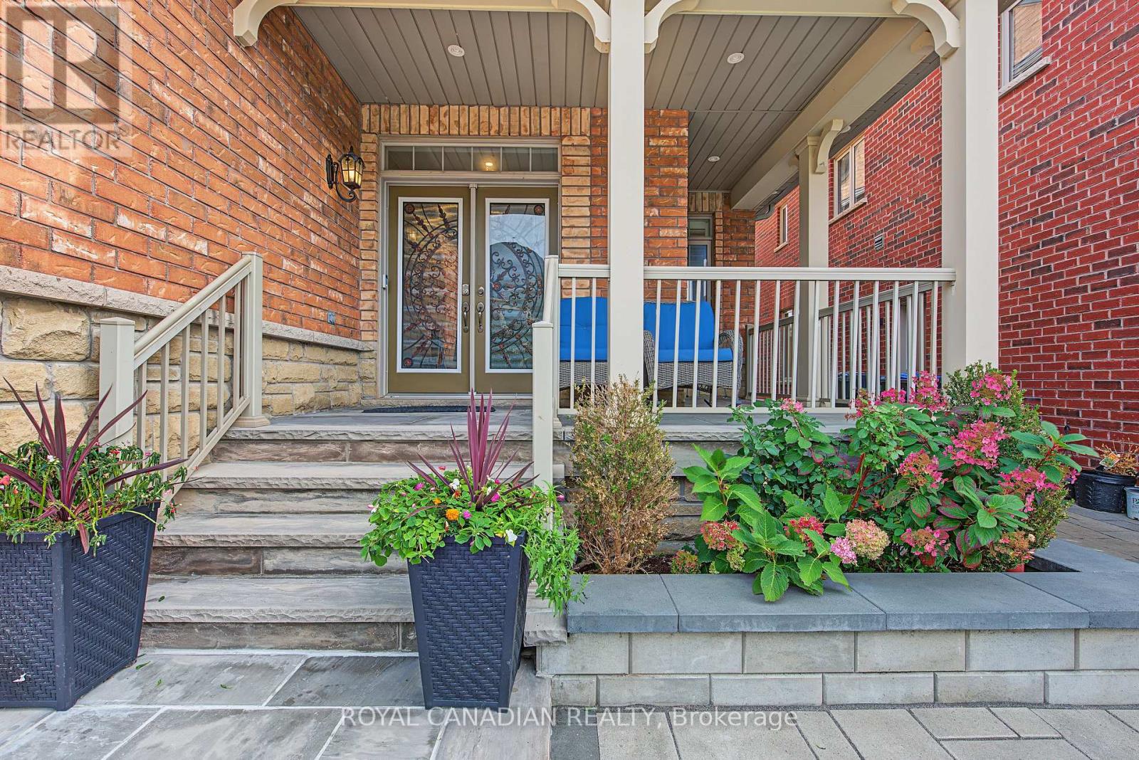 13 Island Grove Property Photo 3
