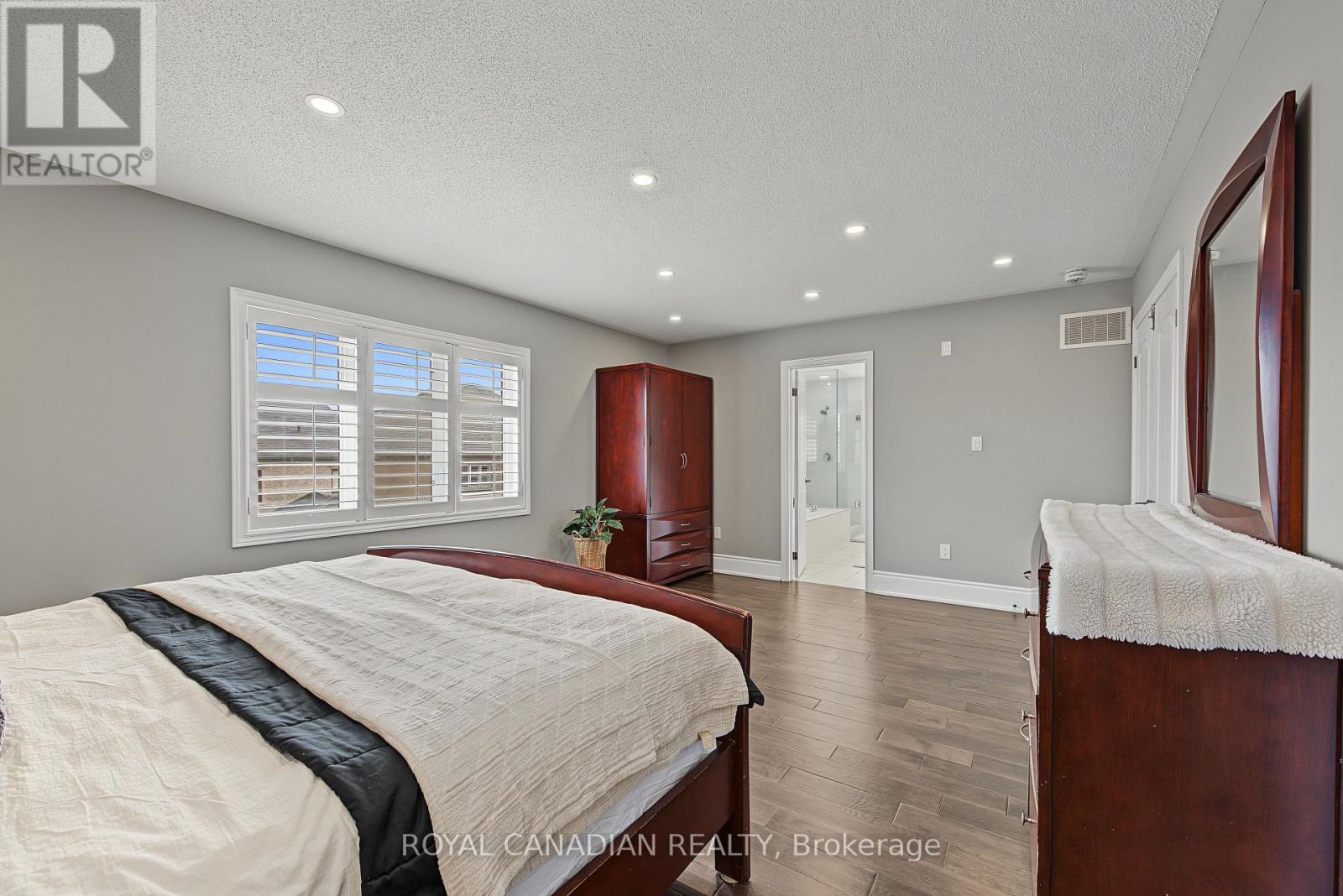 13 Island Grove Property Photo 21
