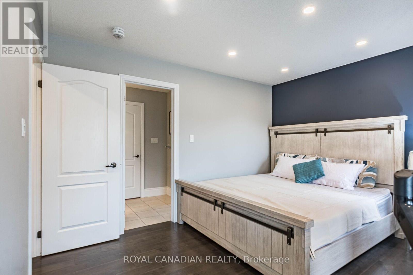 13 Island Grove Property Photo 26