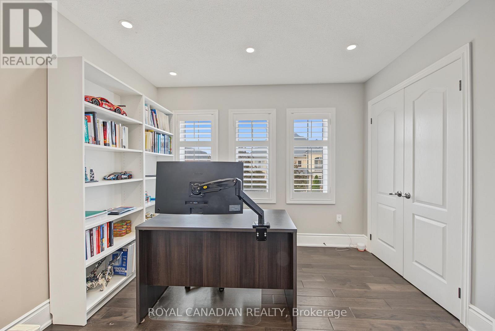 13 Island Grove Property Photo 28