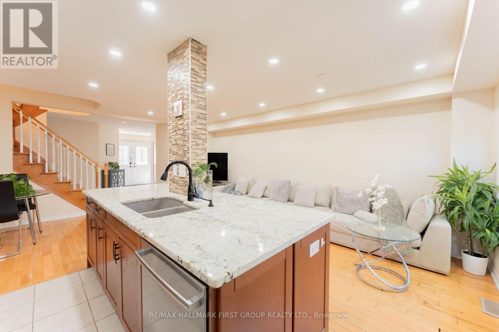 7686 Black Walnut Trail Property Photo 8