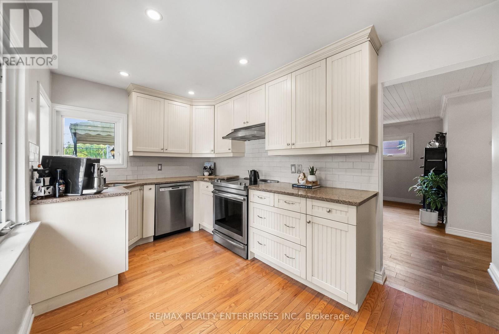 1141 Lakeshore Road W Property Photo 15