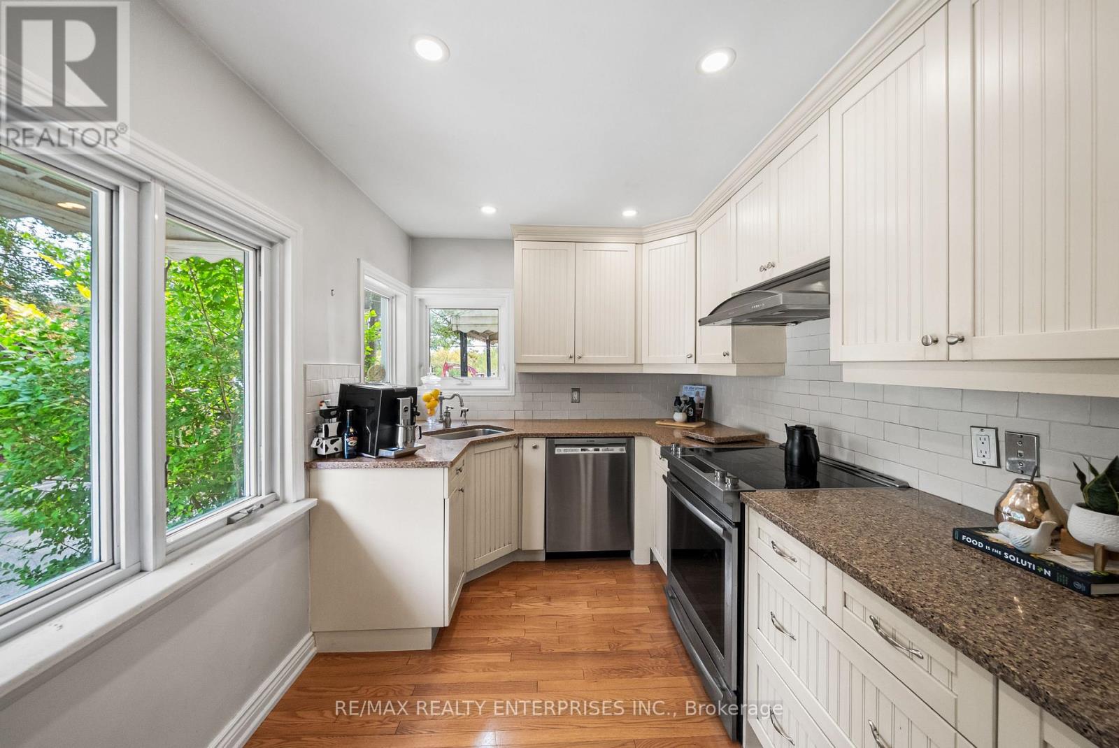 1141 Lakeshore Road W Property Photo 16
