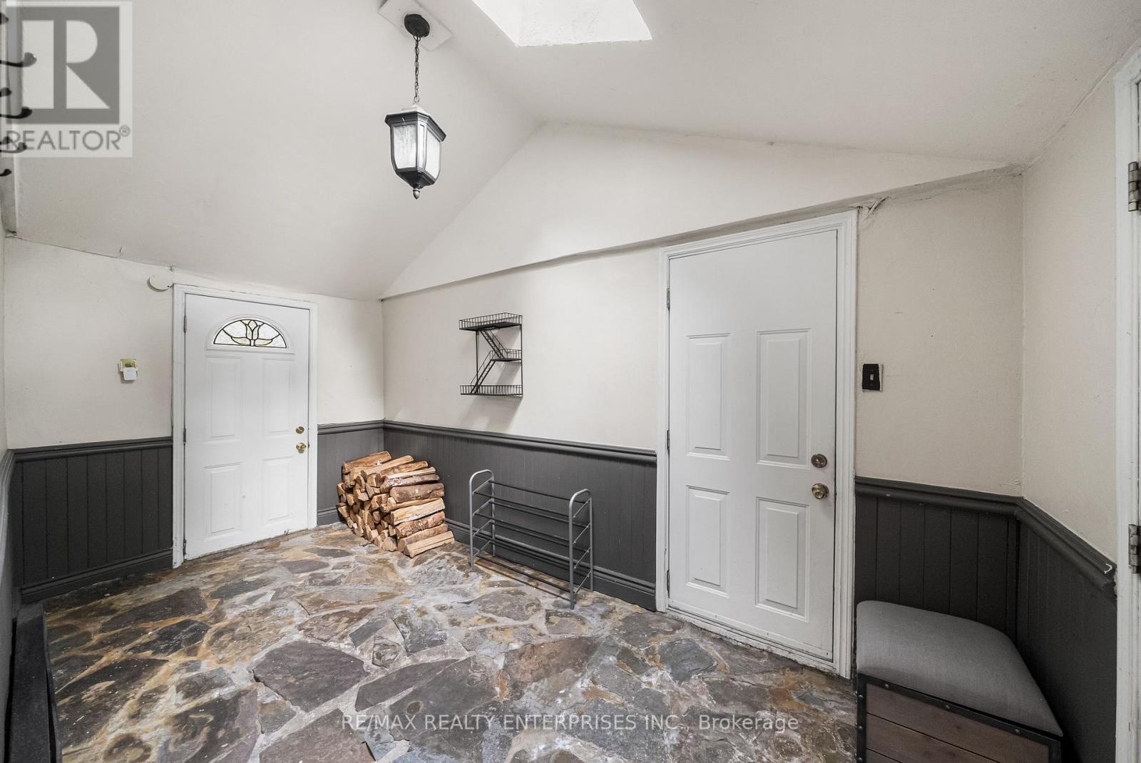 1141 Lakeshore Road W Property Photo 22