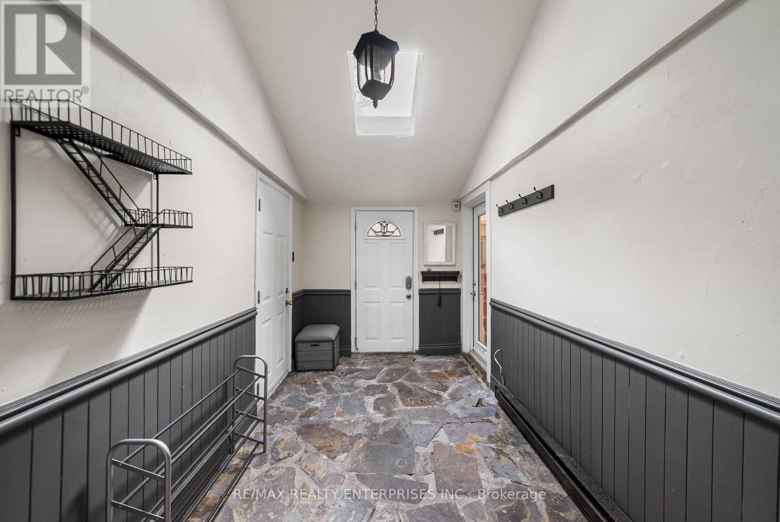 1141 Lakeshore Road W Property Photo 23