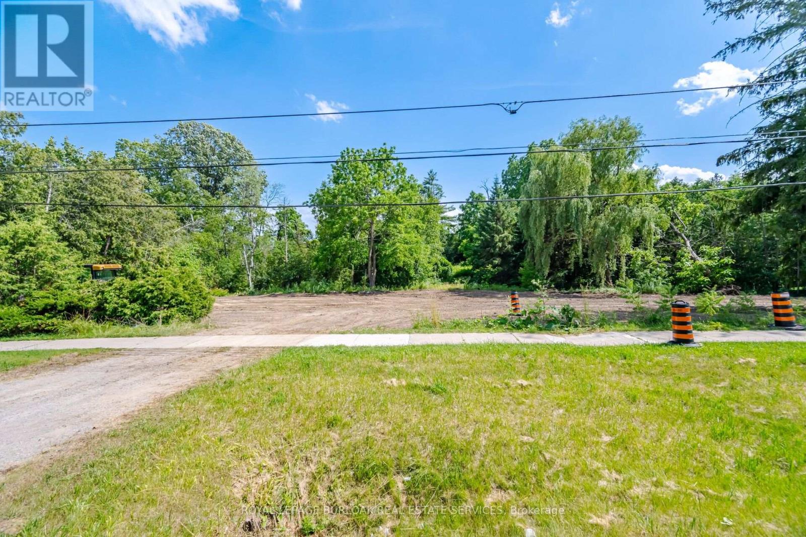 2207 Embleton Road Property Photo 6