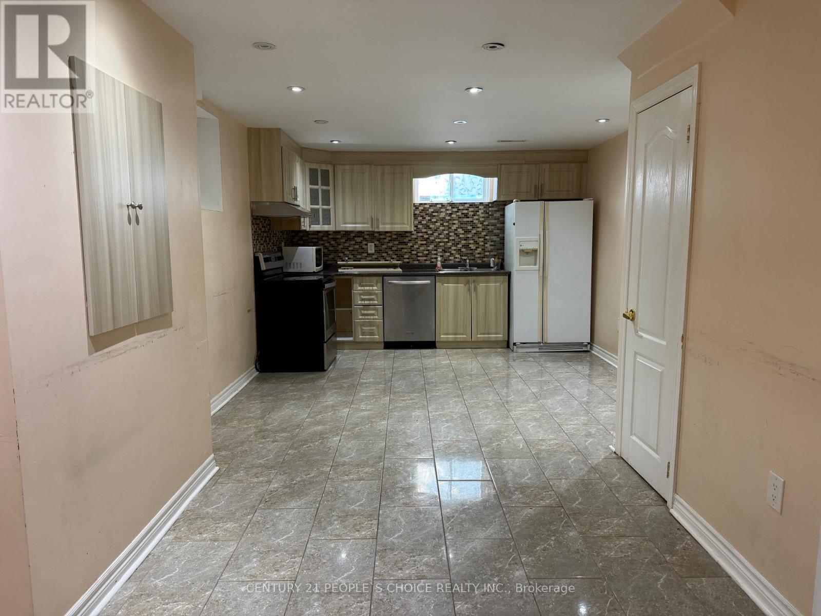 Lower - 5689 Sidmouth Street Property Photo 2