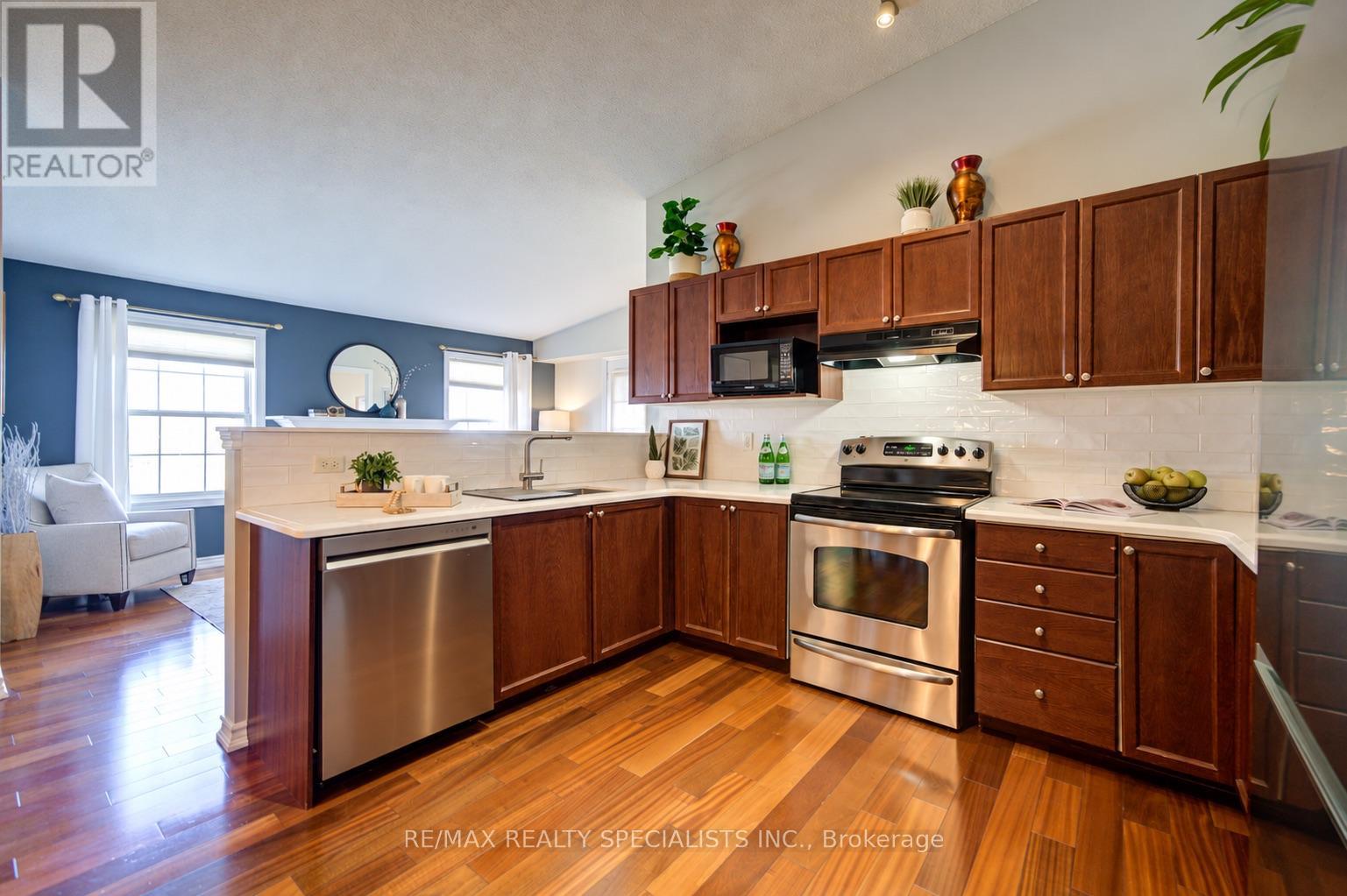 414 - 1483 Maple Avenue Property Photo 5
