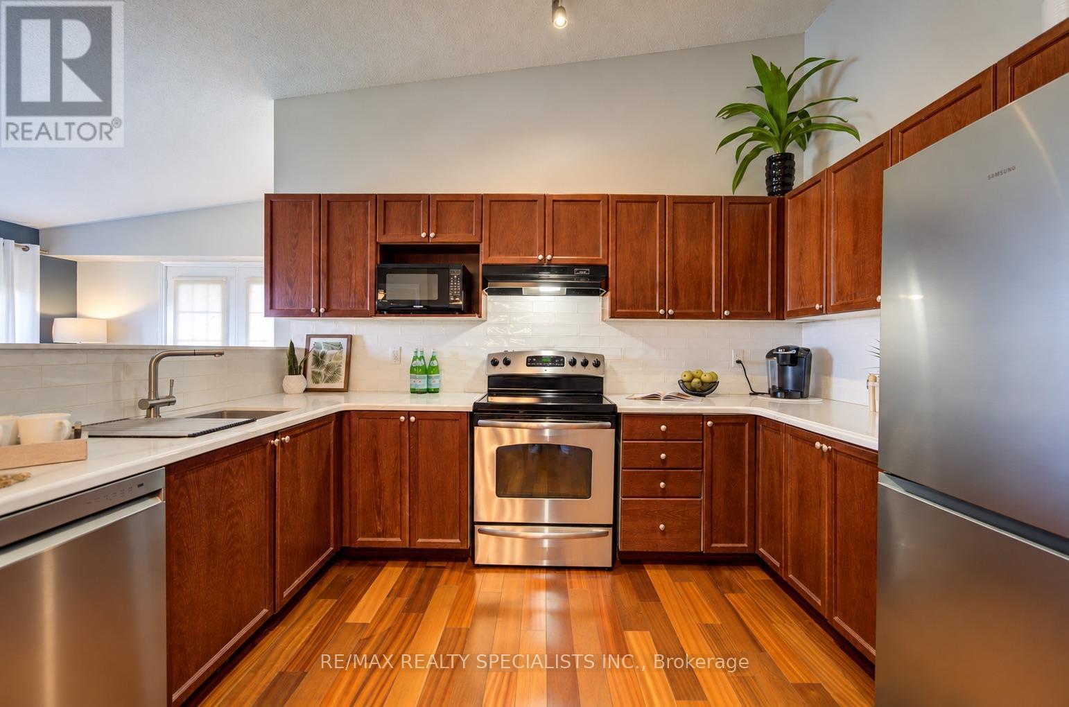 414 - 1483 Maple Avenue Property Photo 6
