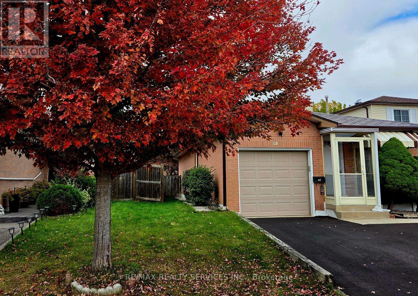 41 Greenleaf Crescent Property Photo 2