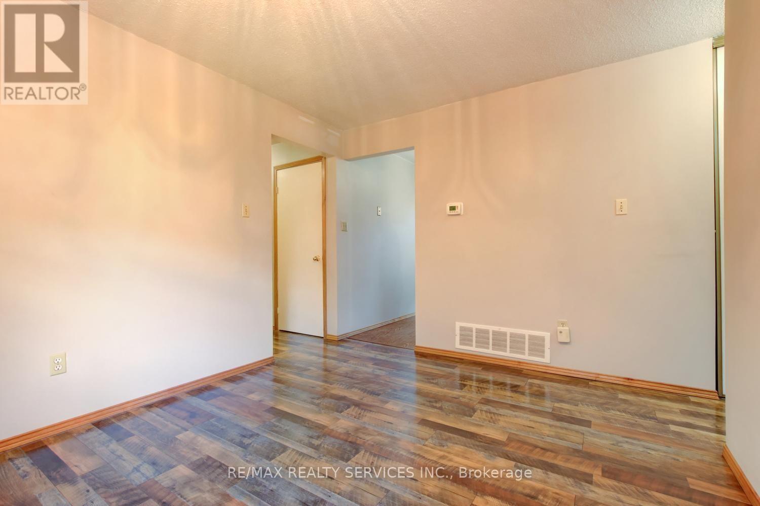 41 Greenleaf Crescent Property Photo 10