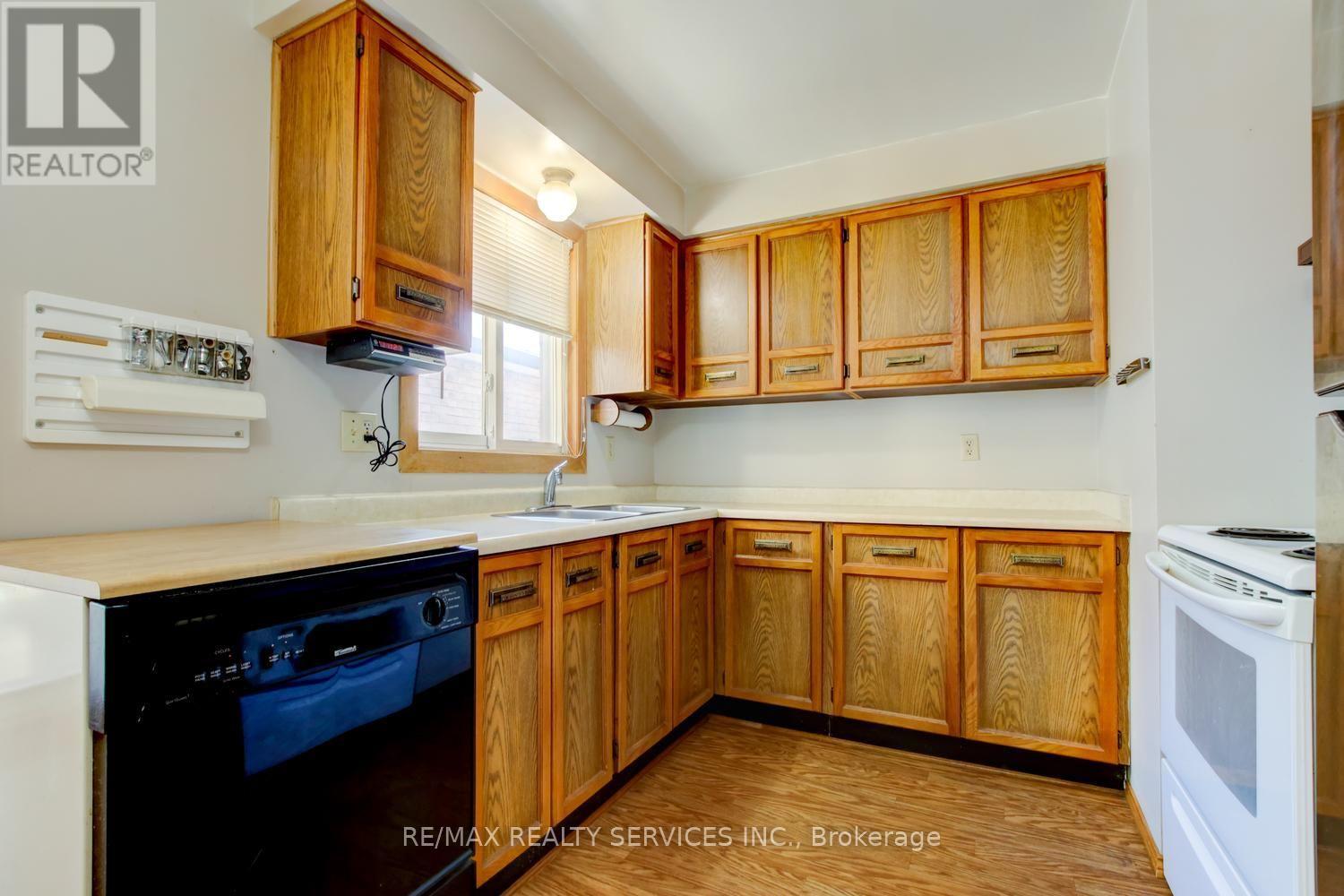 41 Greenleaf Crescent Property Photo 13