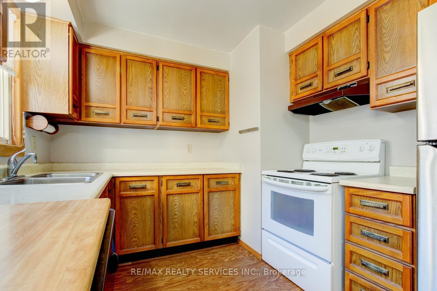 41 Greenleaf Crescent Property Photo 15