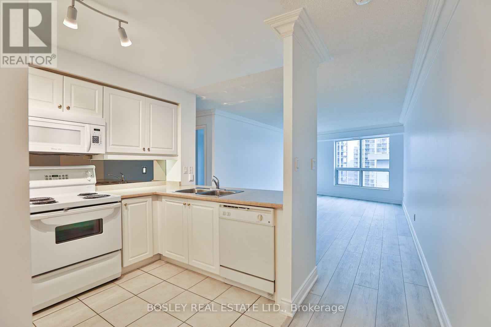1512 - 2111 Lake Shore Boulevard W Property Photo 2