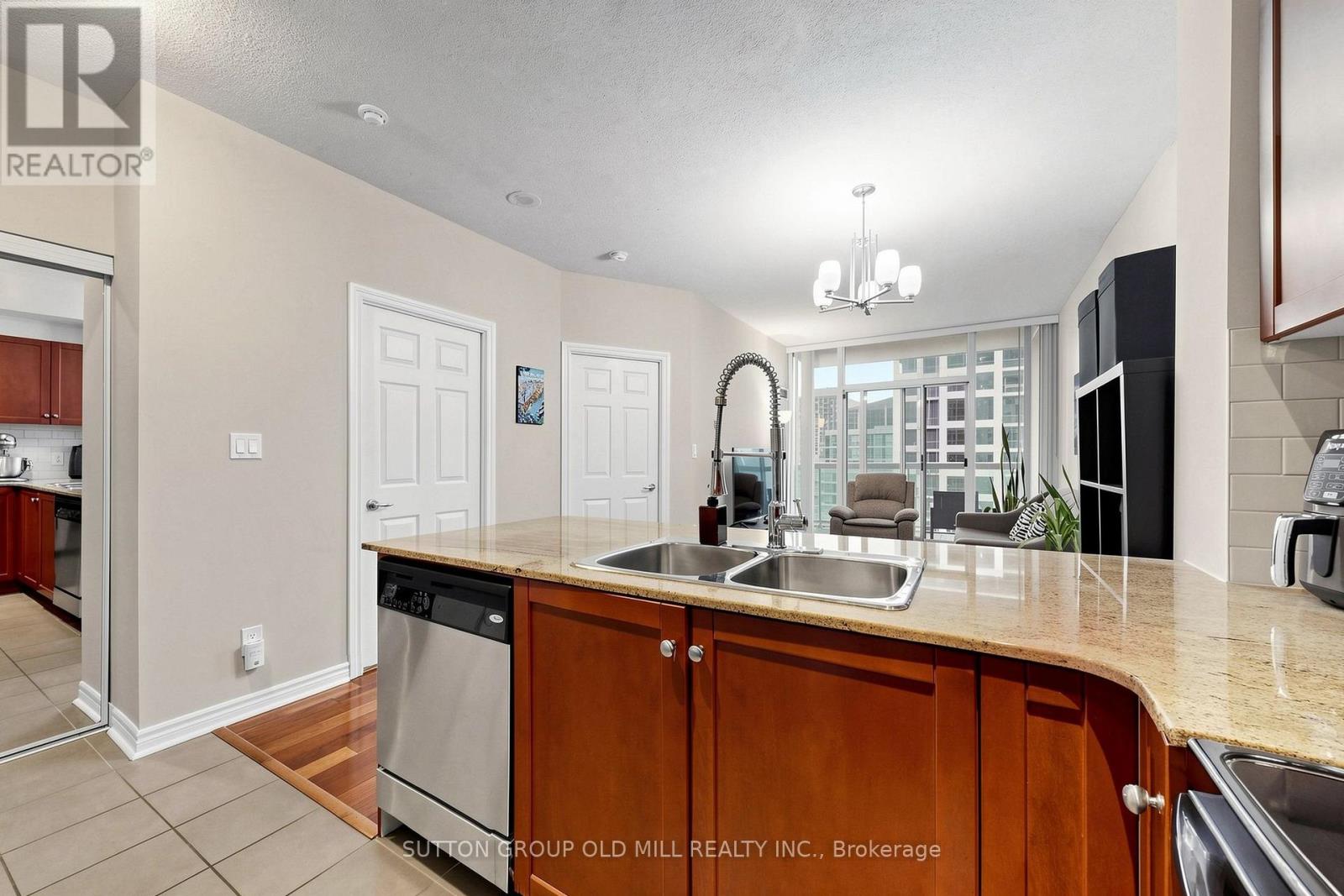 3109 - 3504 Hurontario Street Property Photo 12