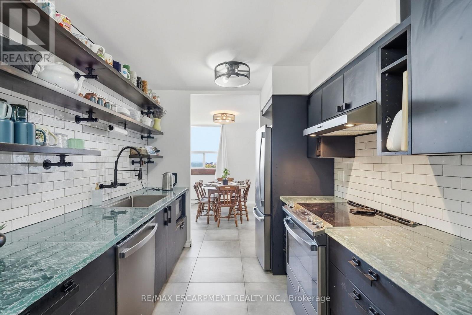 1111 - 700 Dynes Road Property Photo 7