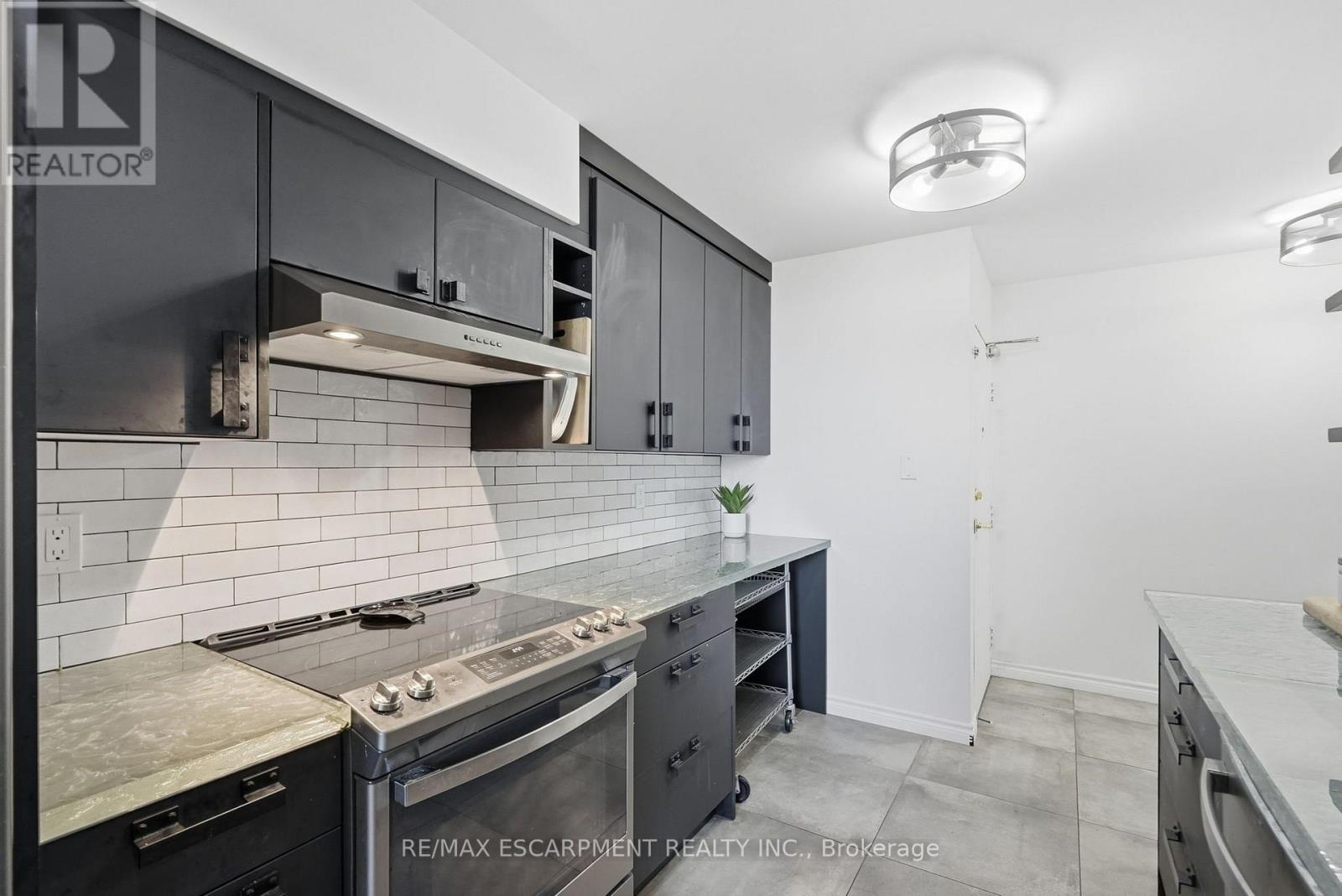 1111 - 700 Dynes Road Property Photo 9