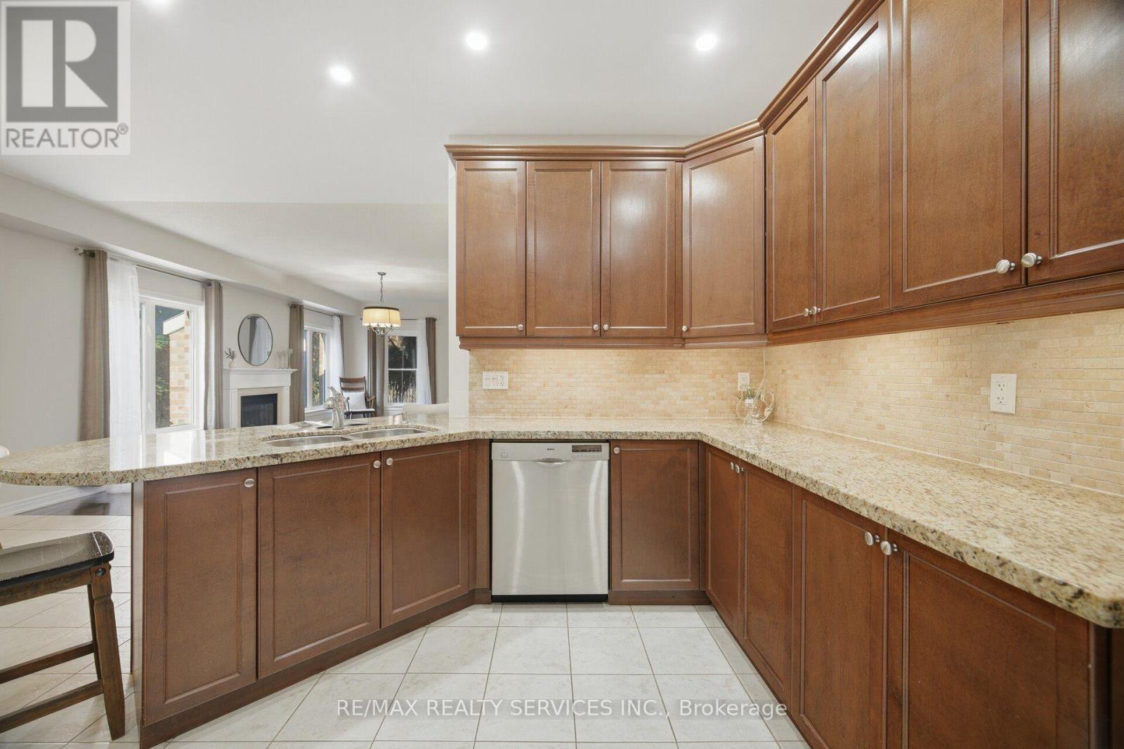 76 North Riverdale Drive Property Photo 14