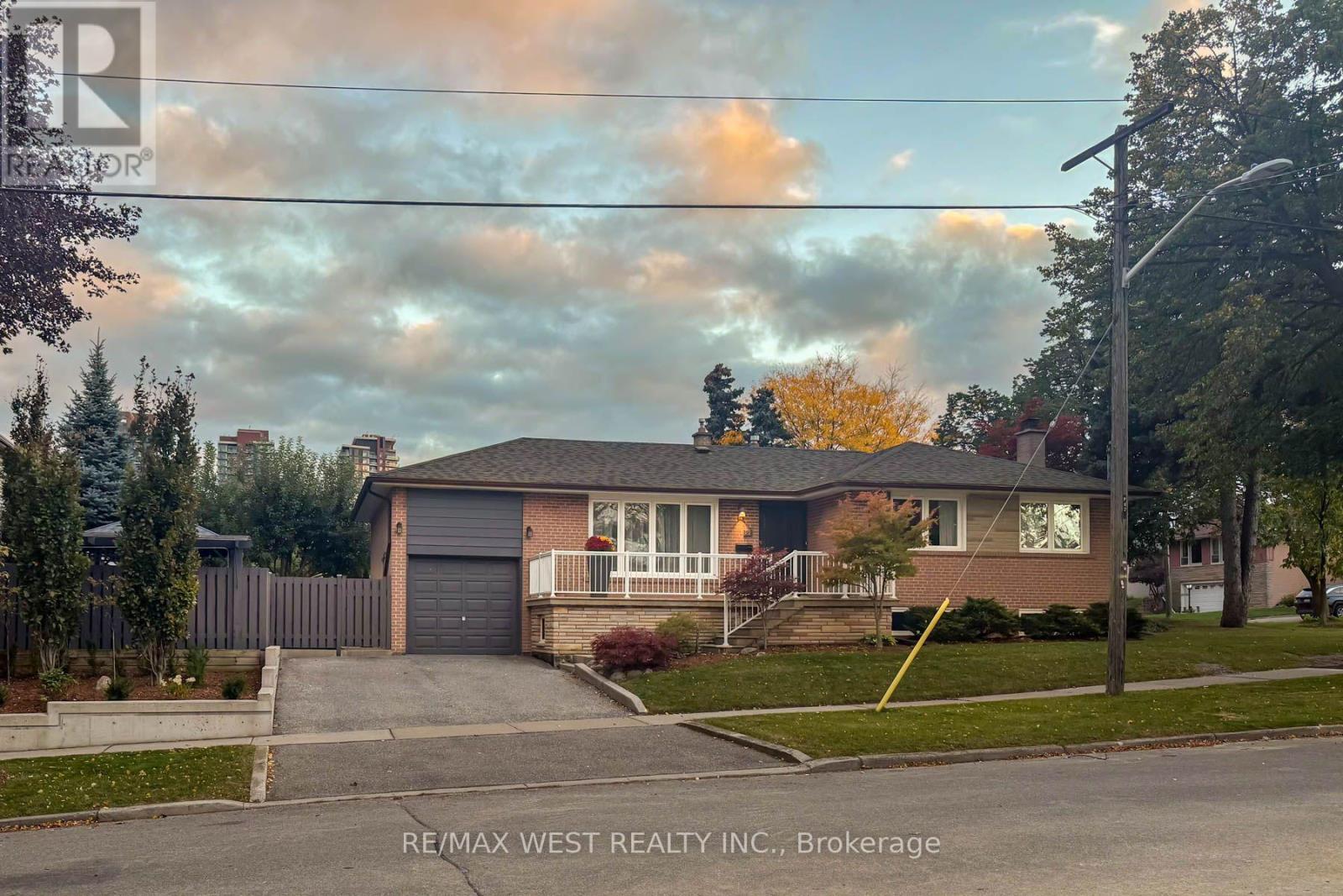 82 Renault Crescent Property Photo 1