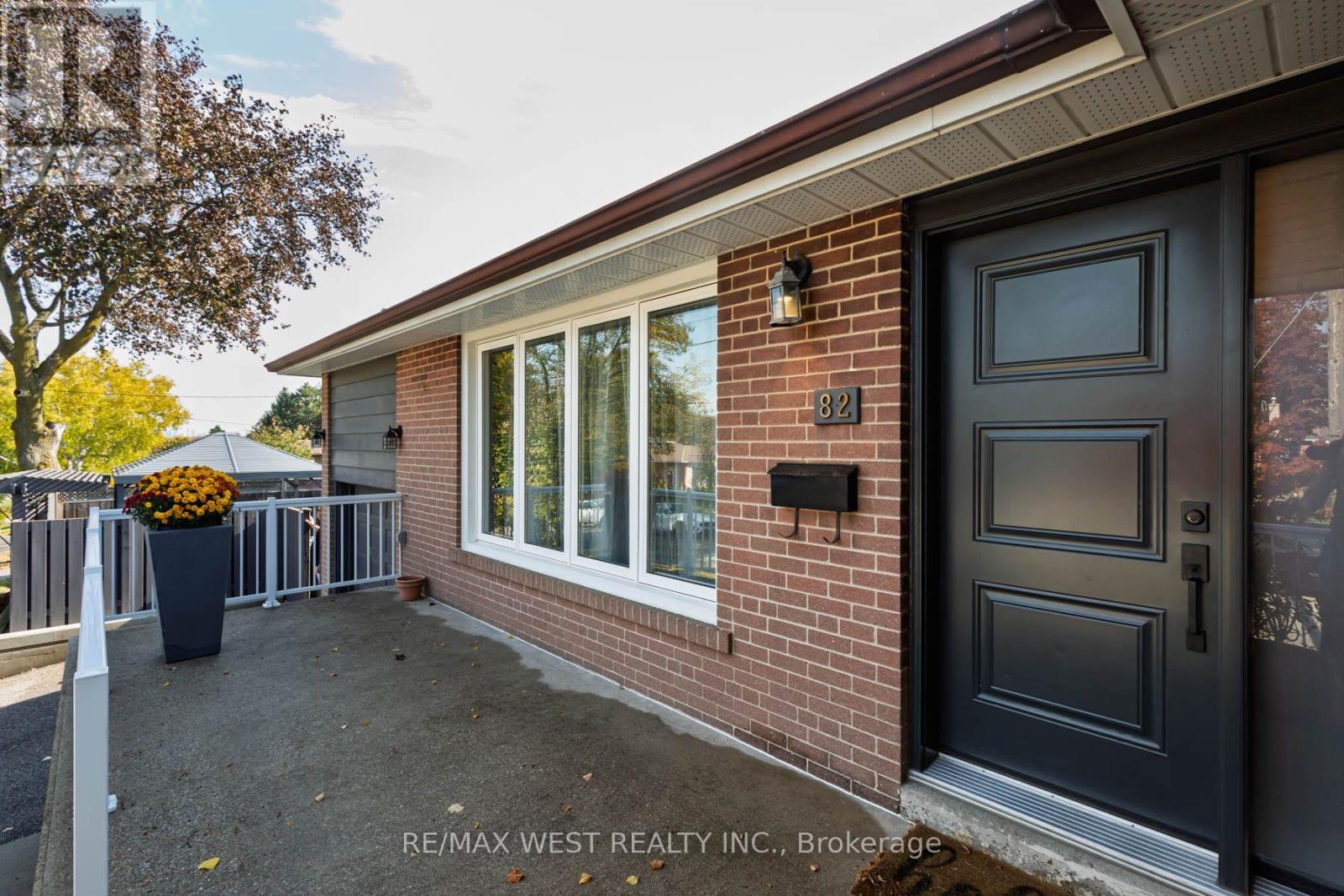 82 Renault Crescent Property Photo 3
