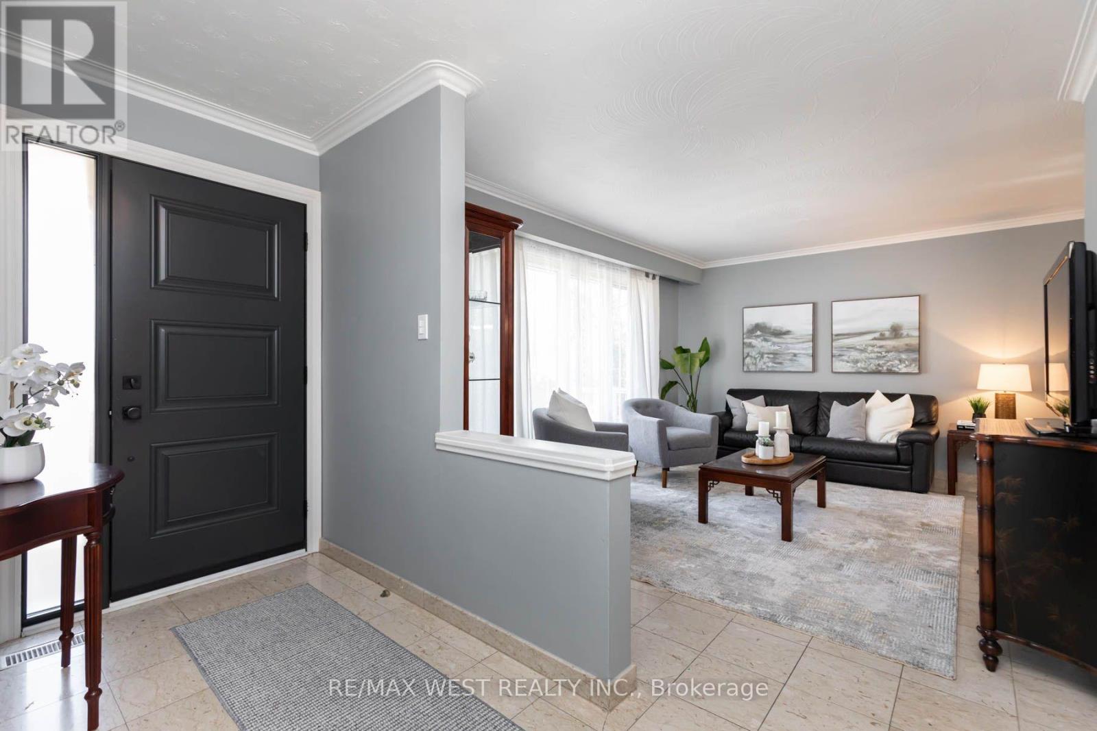 82 Renault Crescent Property Photo 5