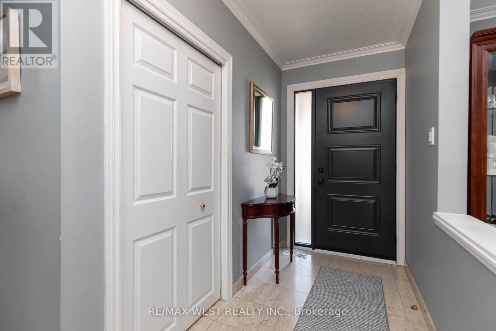82 Renault Crescent Property Photo 6