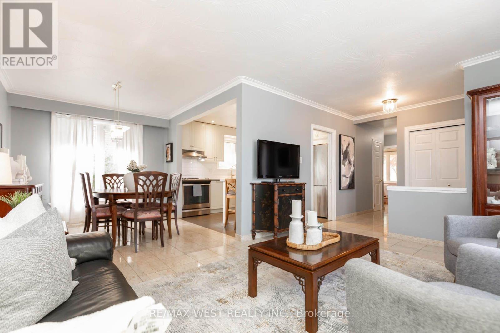 82 Renault Crescent Property Photo 7