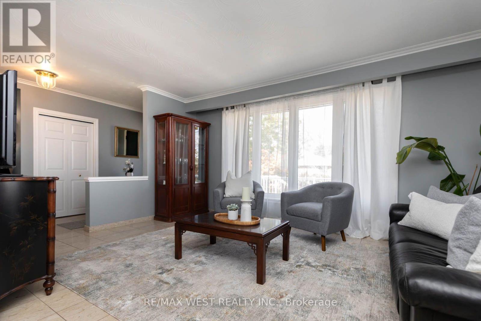82 Renault Crescent Property Photo 8