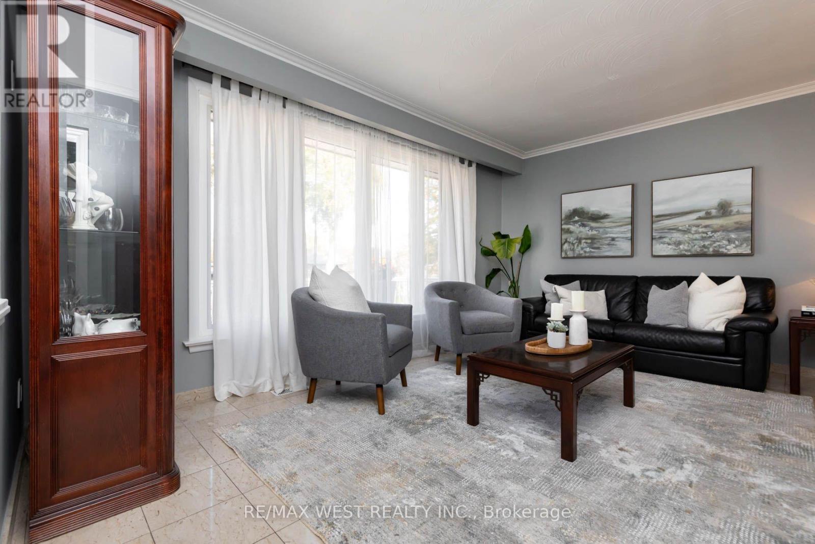 82 Renault Crescent Property Photo 9