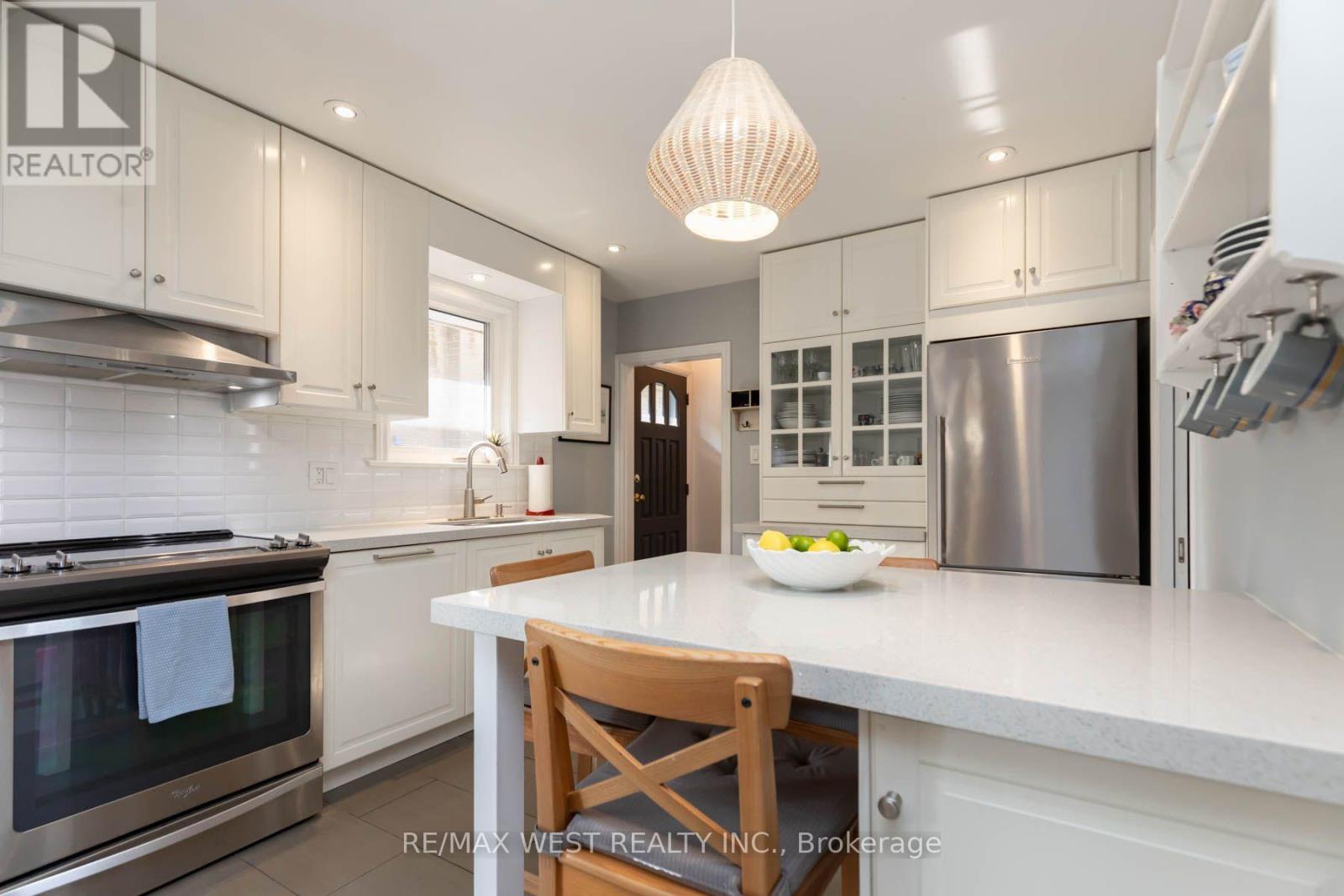 82 Renault Crescent Property Photo 14
