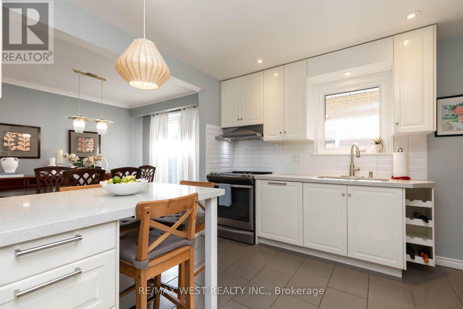82 Renault Crescent Property Photo 16