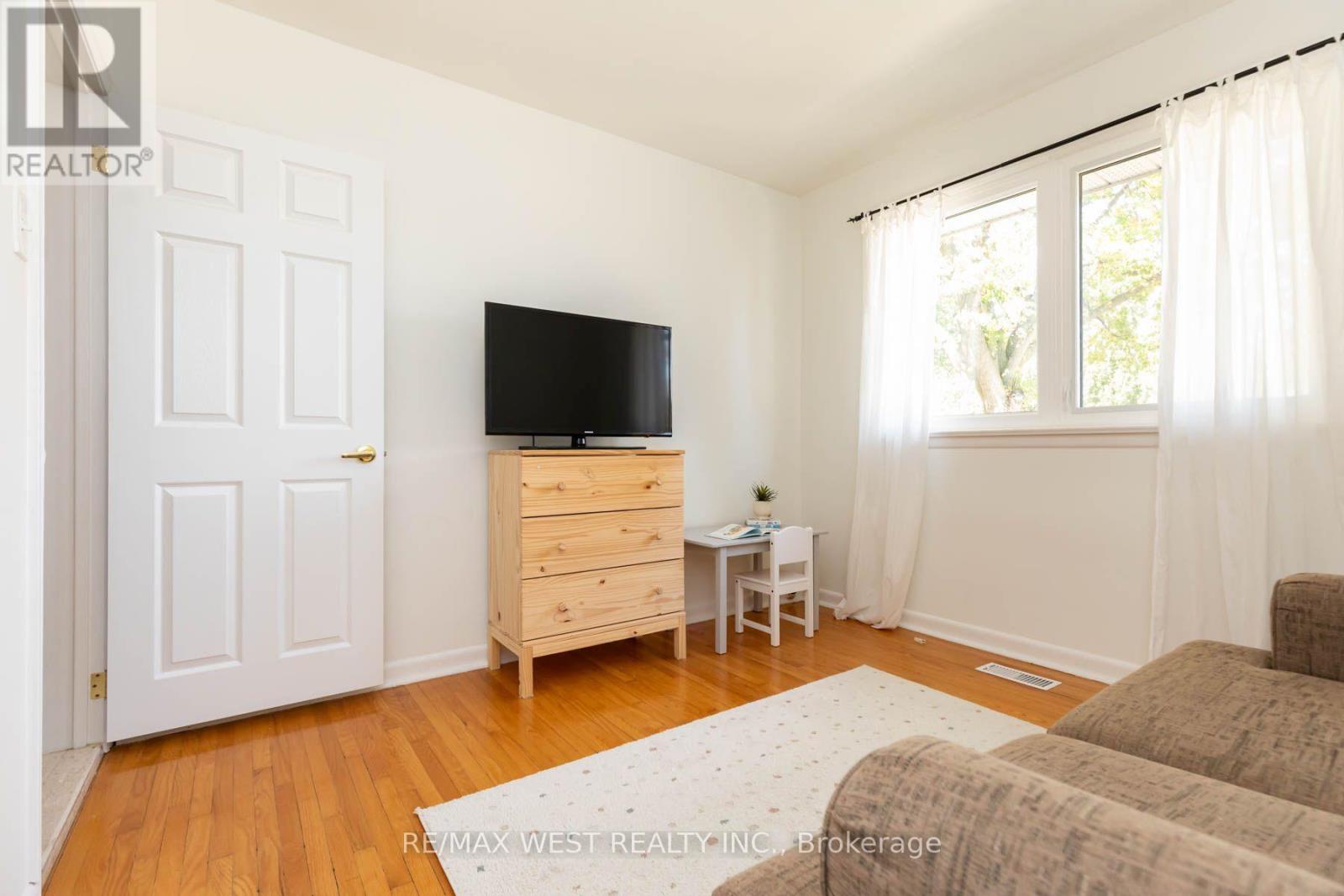 82 Renault Crescent Property Photo 26