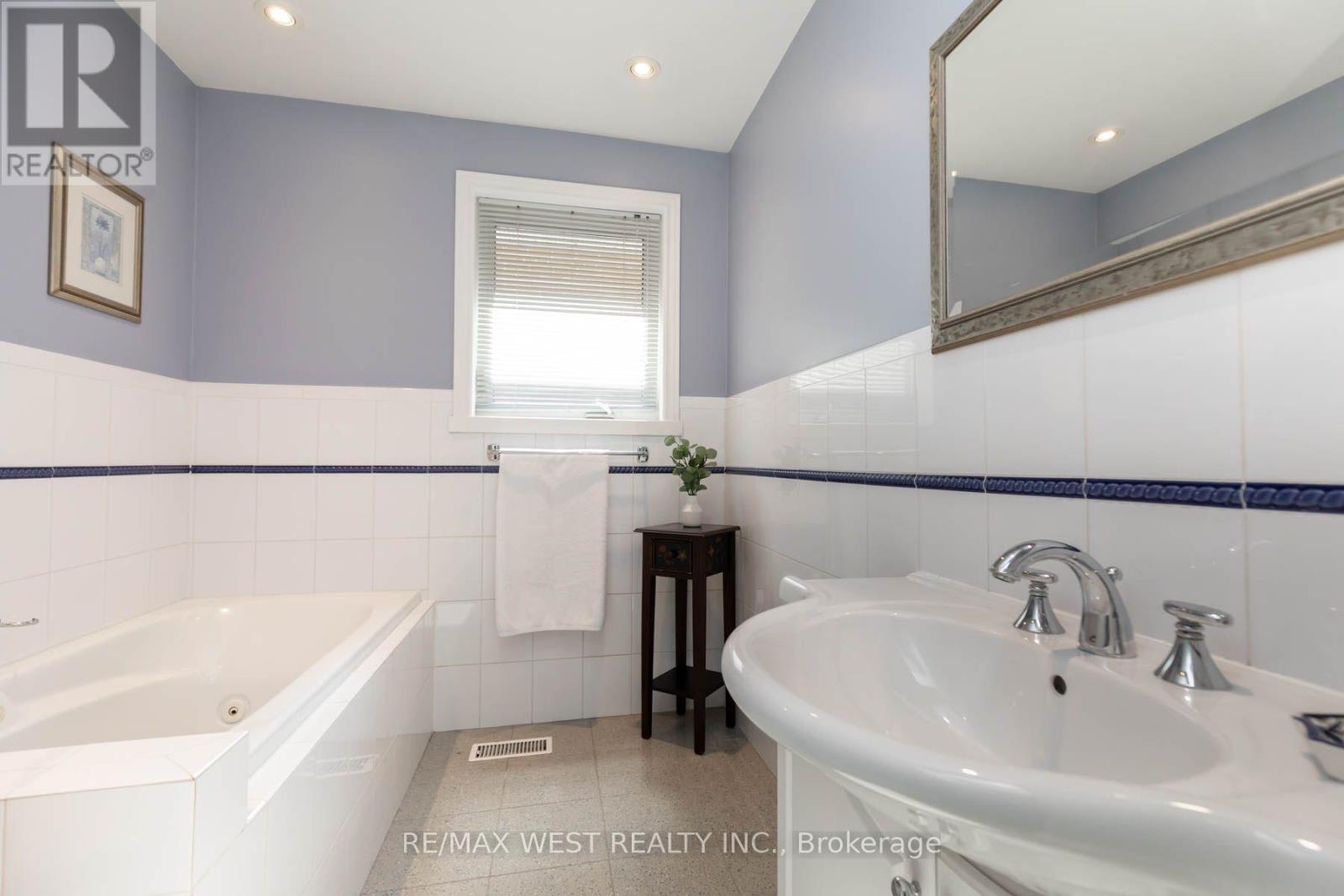 82 Renault Crescent Property Photo 28