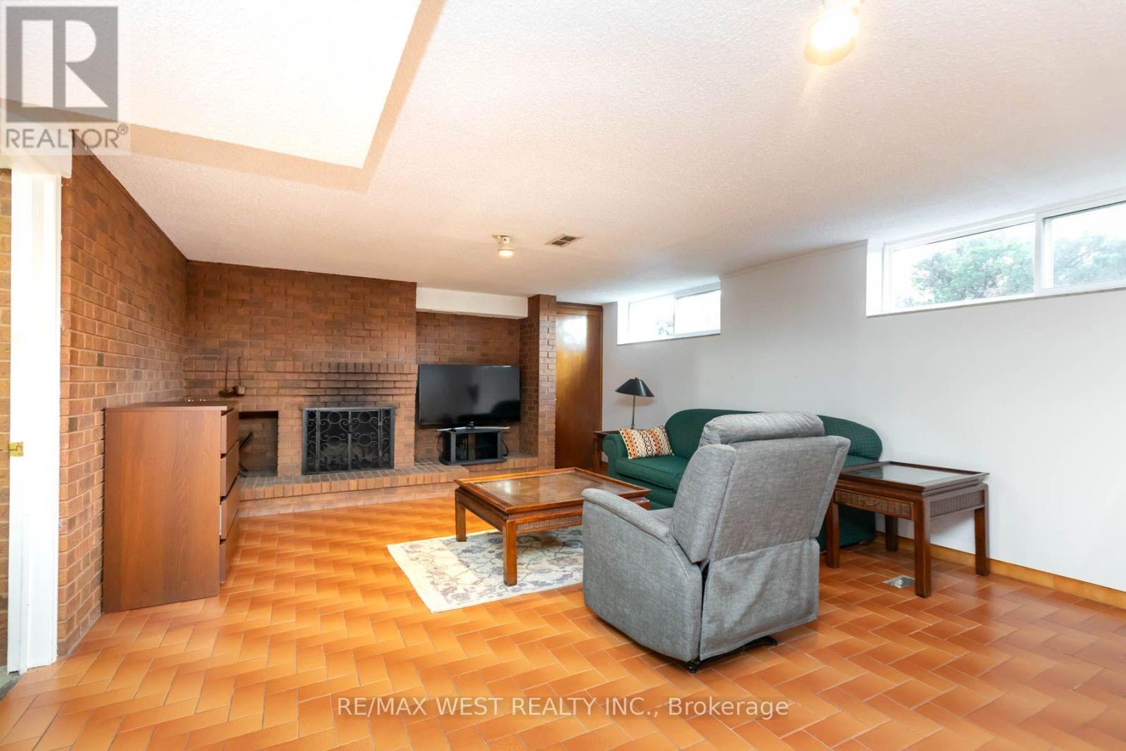82 Renault Crescent Property Photo 31