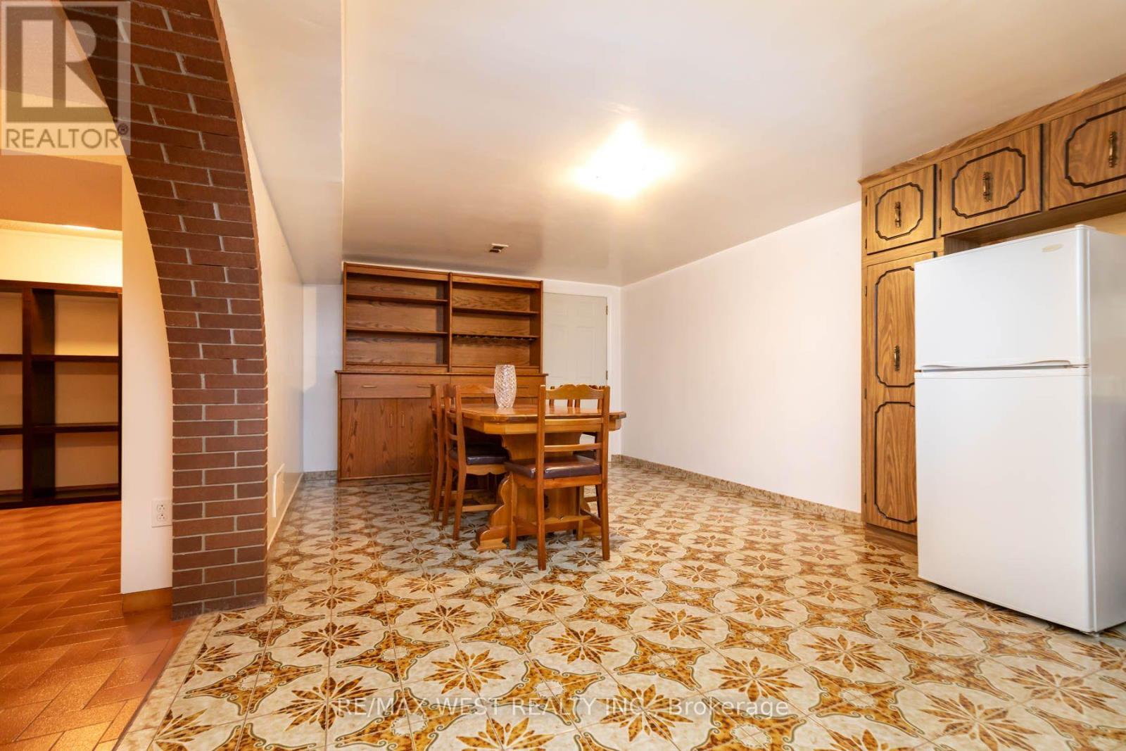 82 Renault Crescent Property Photo 34