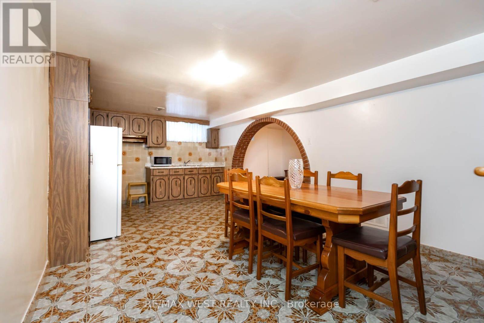 82 Renault Crescent Property Photo 35