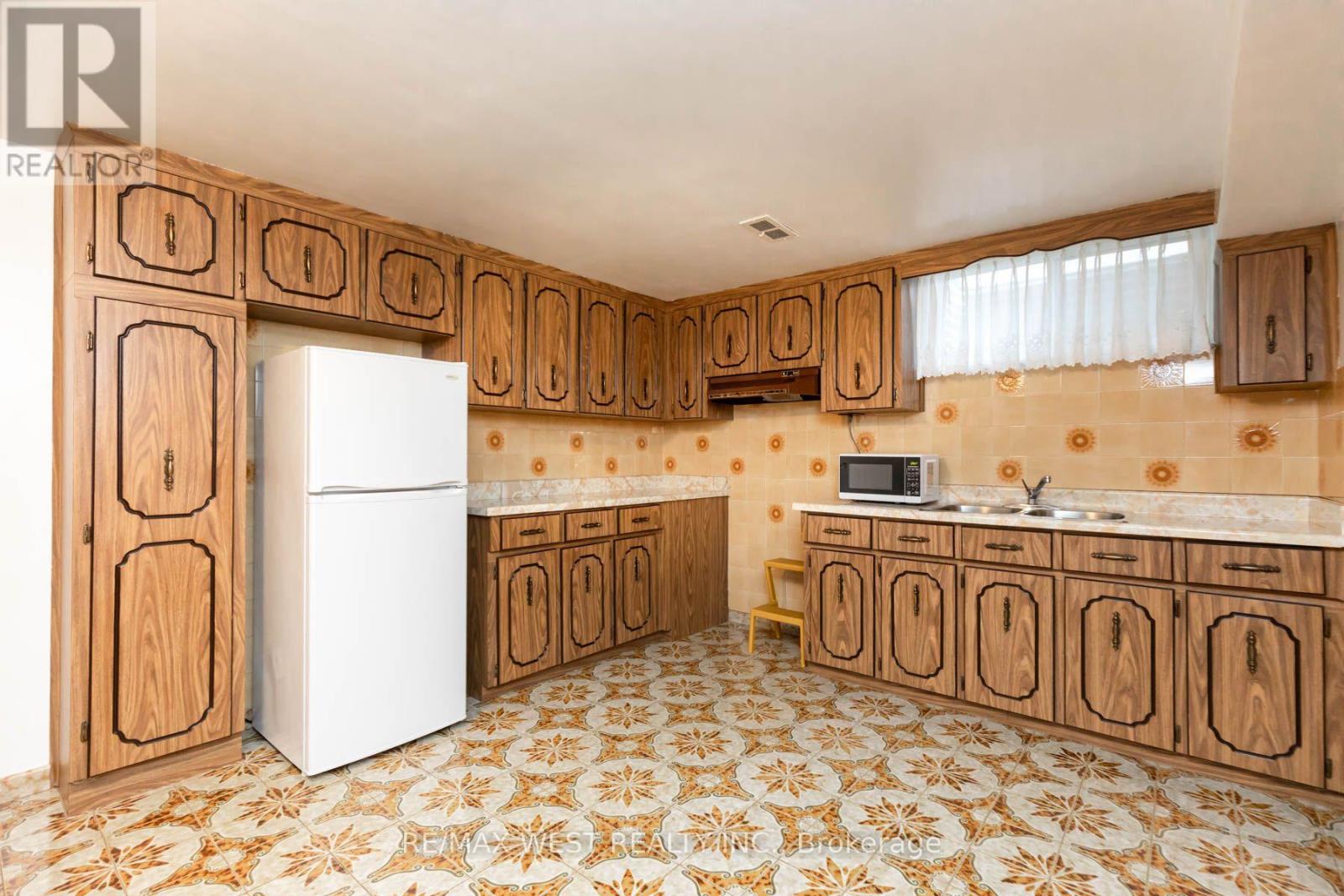 82 Renault Crescent Property Photo 36