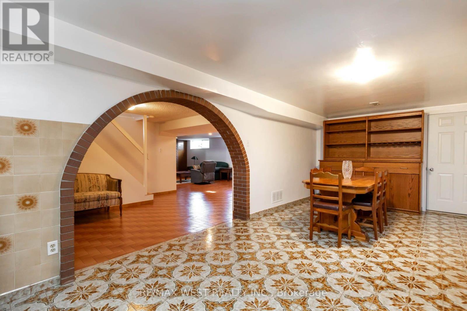 82 Renault Crescent Property Photo 37