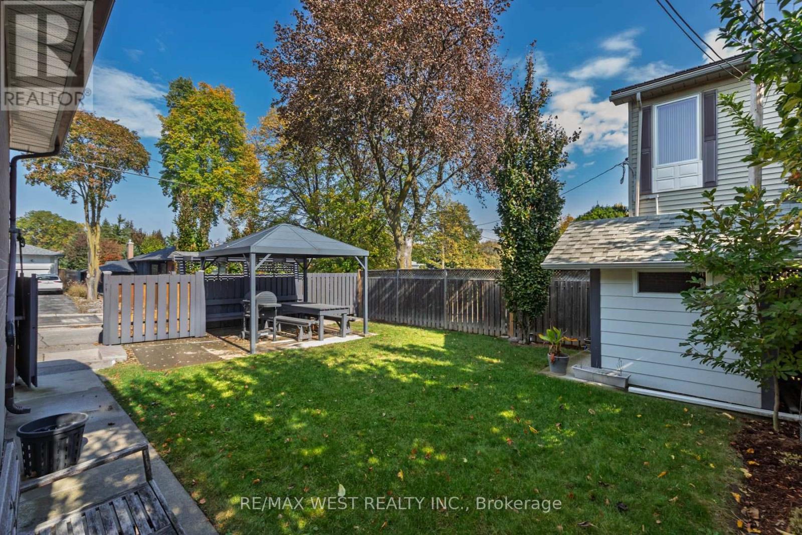 82 Renault Crescent Property Photo 39
