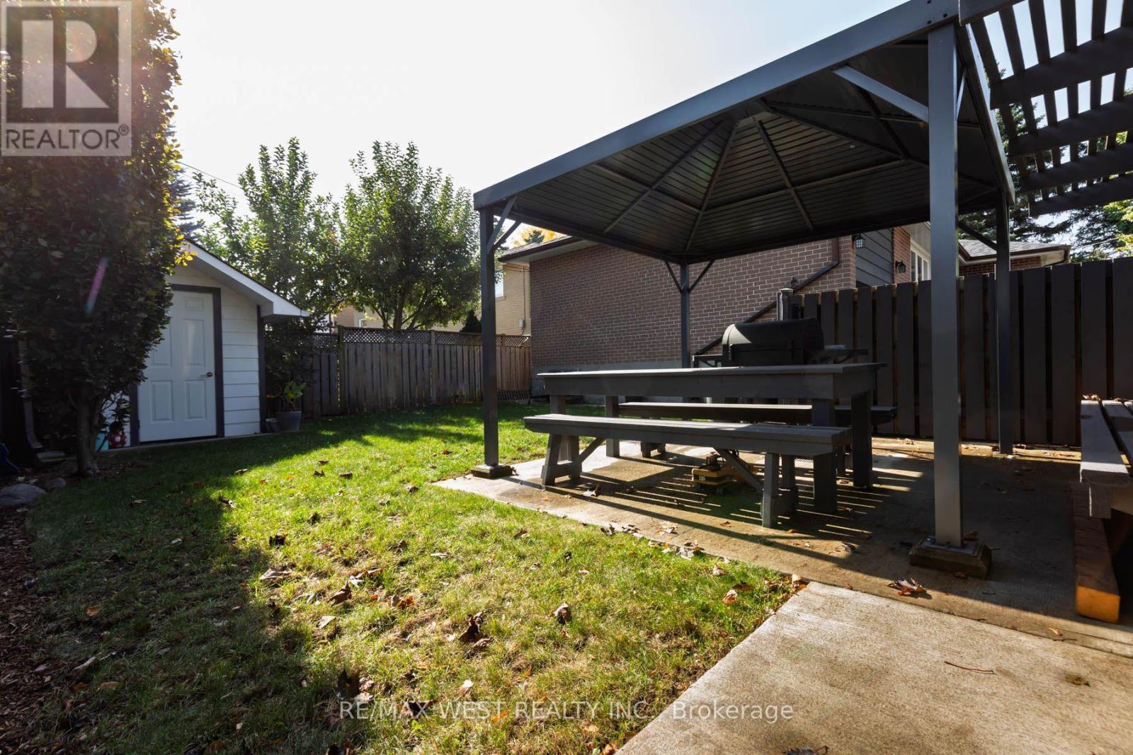 82 Renault Crescent Property Photo 41