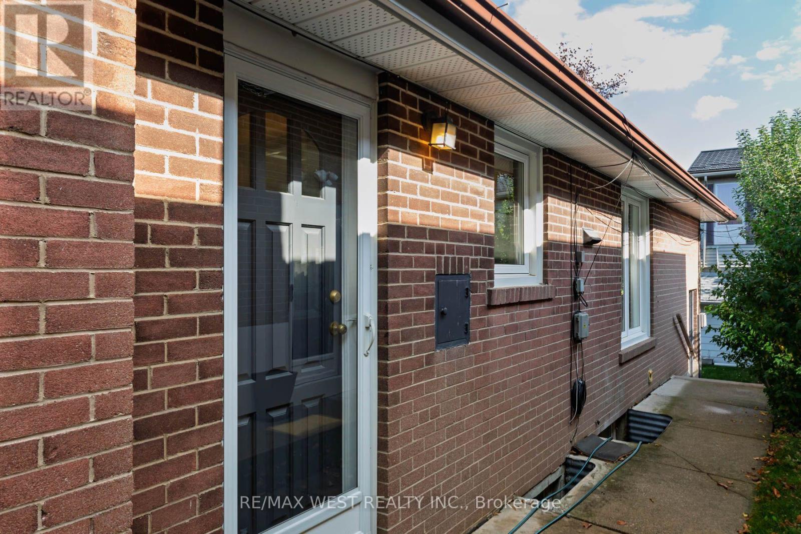 82 Renault Crescent Property Photo 42