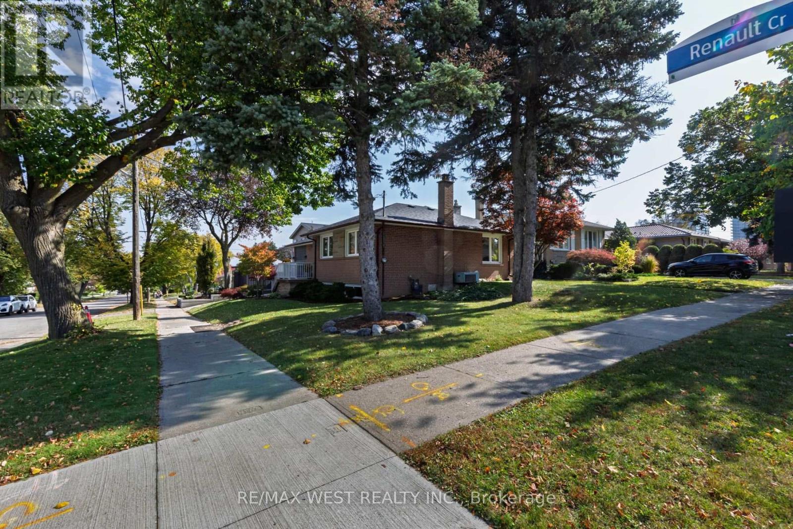 82 Renault Crescent Property Photo 44