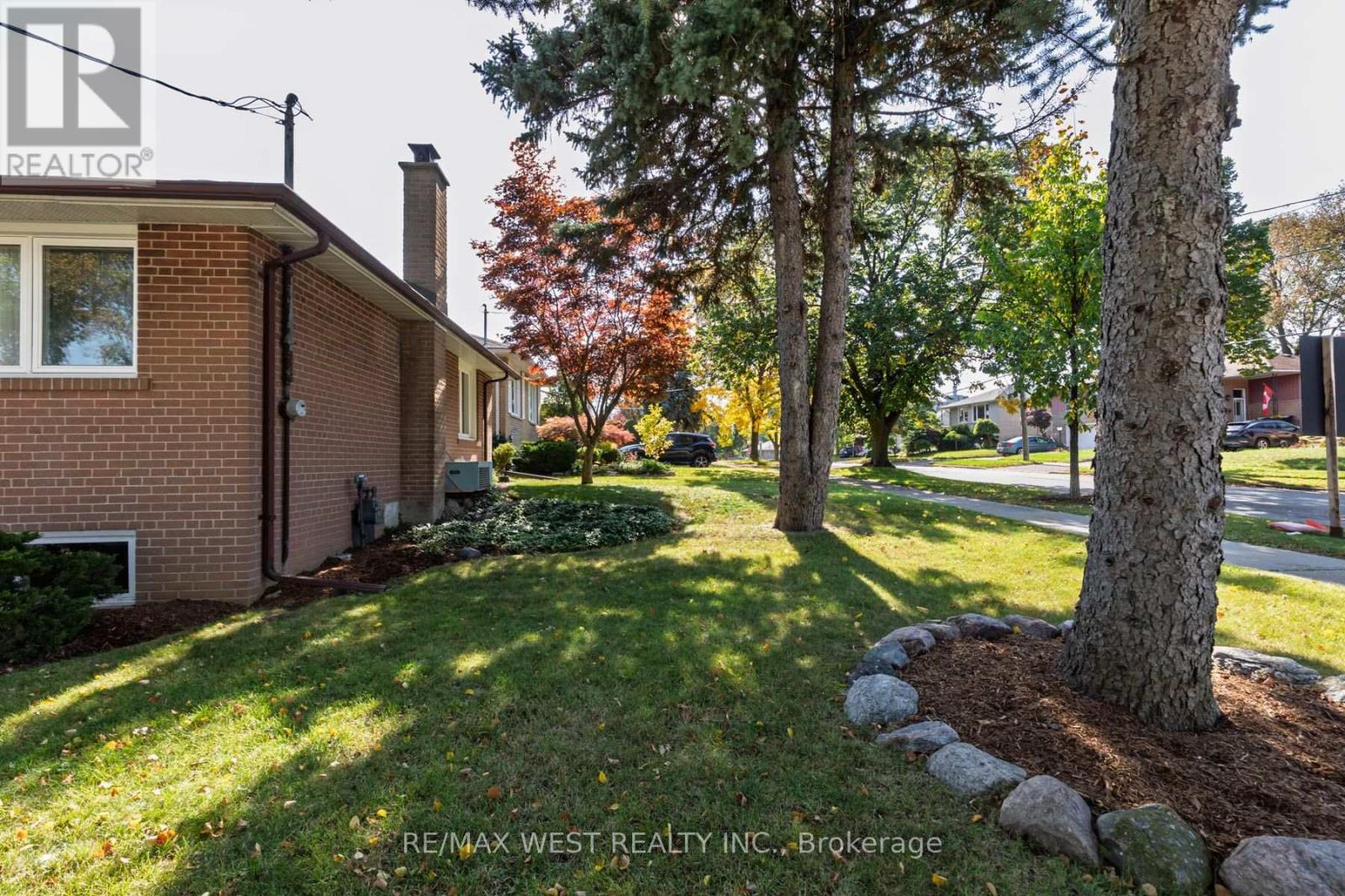 82 Renault Crescent Property Photo 49