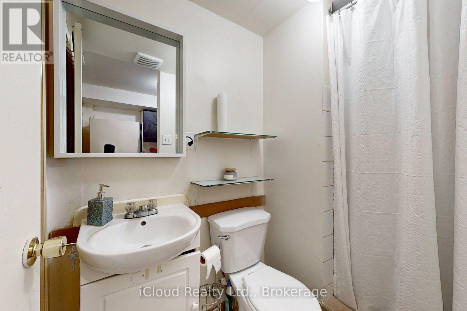 Lower - 50 Denlow Drive Property Photo 11