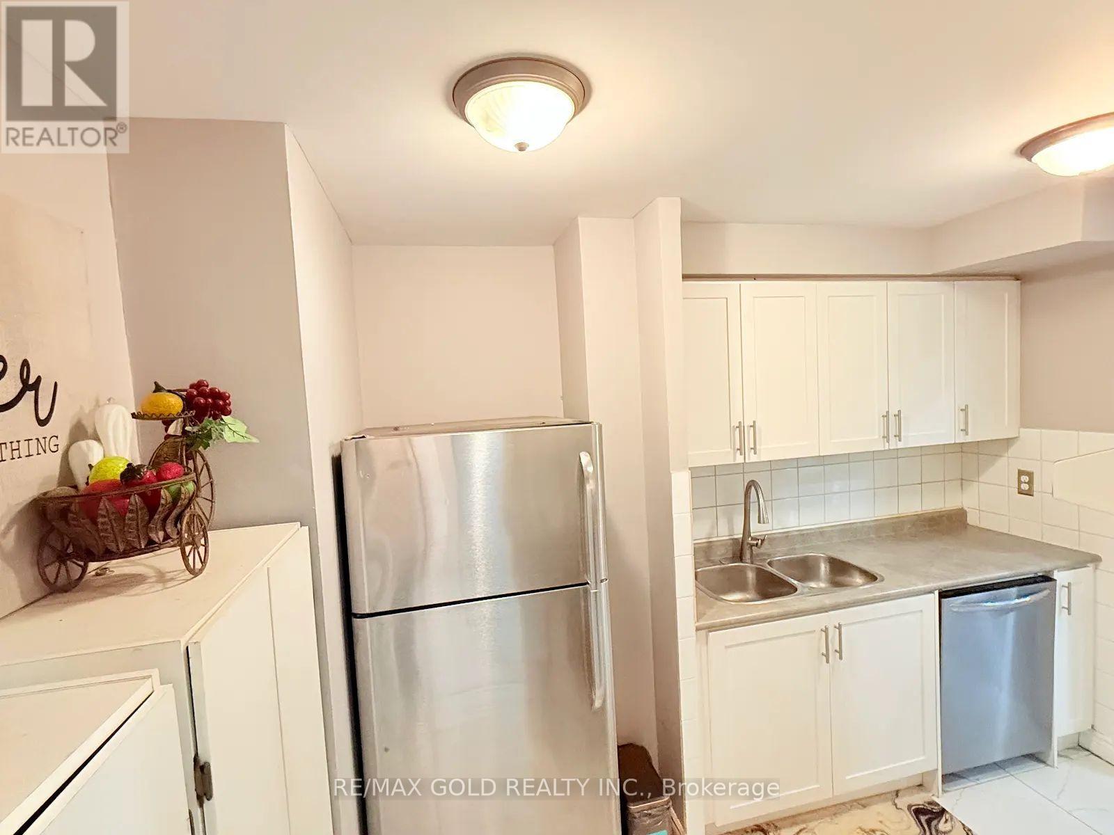 179 - 2095 Roche Court Property Photo 4
