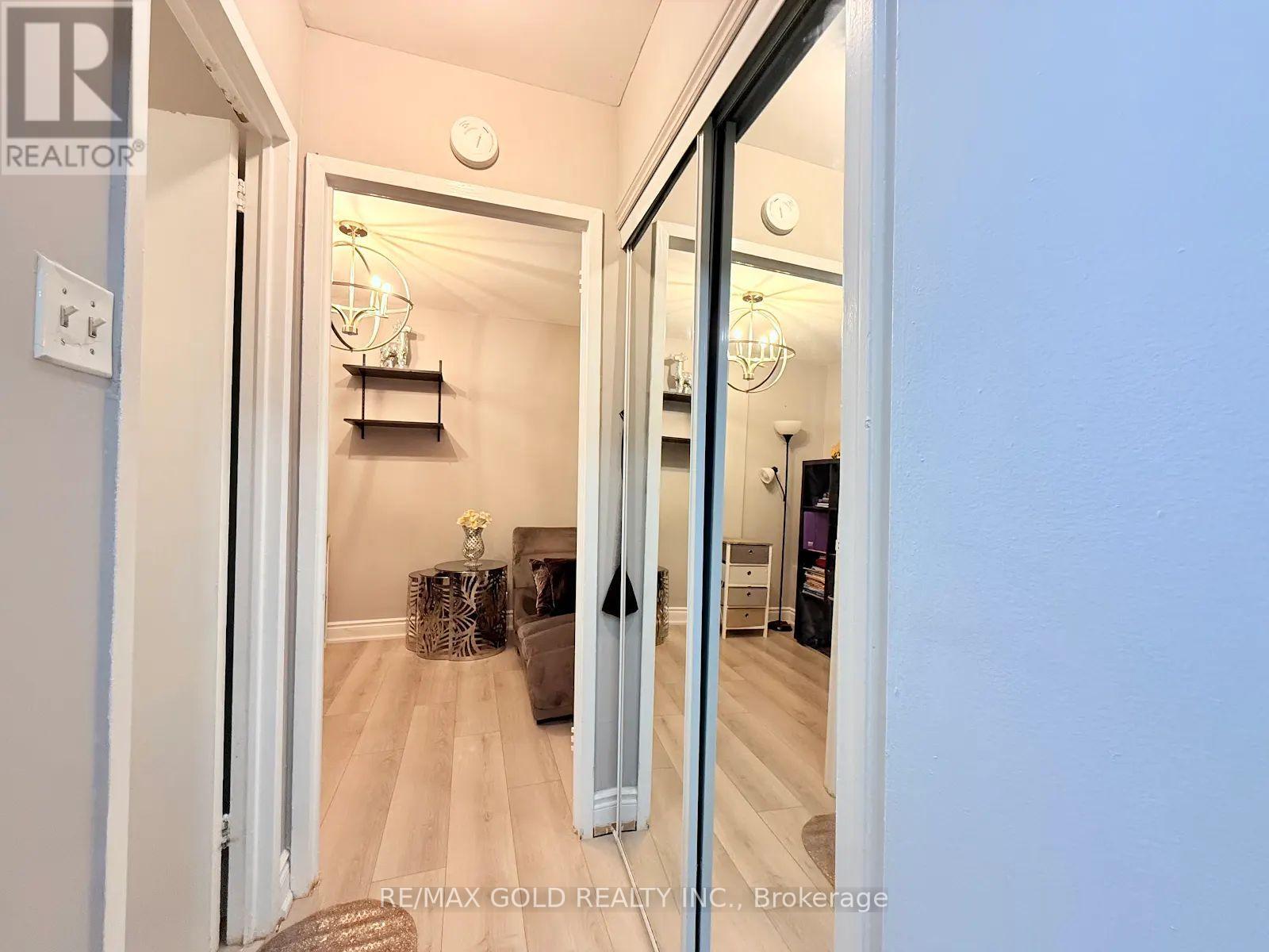 179 - 2095 Roche Court Property Photo 8